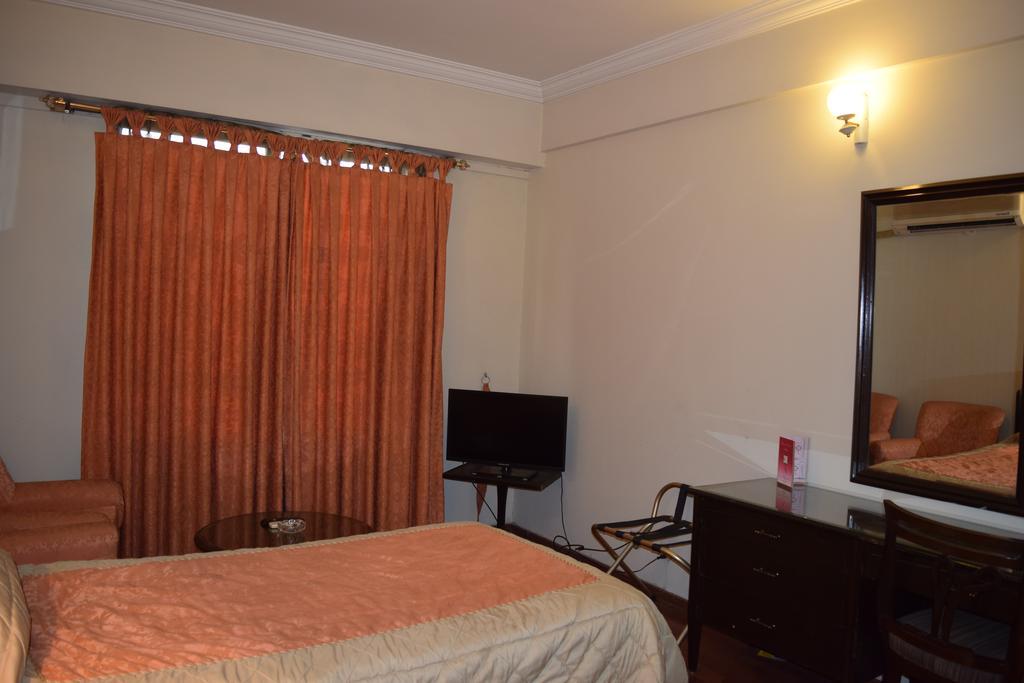 Carlton Tower Hotel Λαχόρη Εξωτερικό φωτογραφία