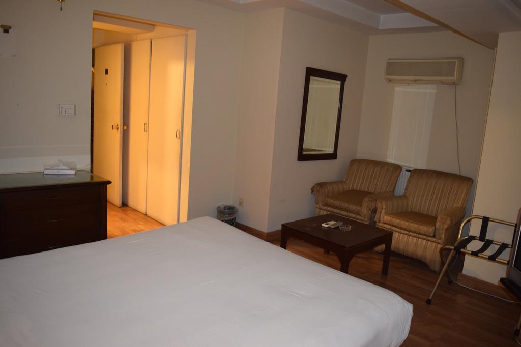 Carlton Tower Hotel Λαχόρη Δωμάτιο φωτογραφία