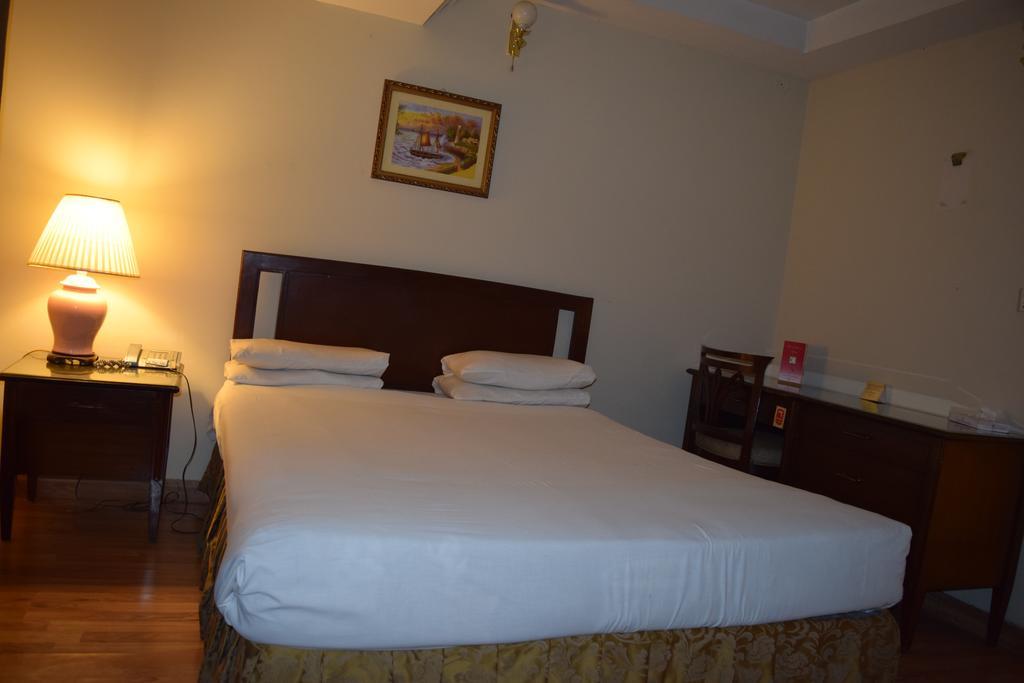 Carlton Tower Hotel Λαχόρη Δωμάτιο φωτογραφία